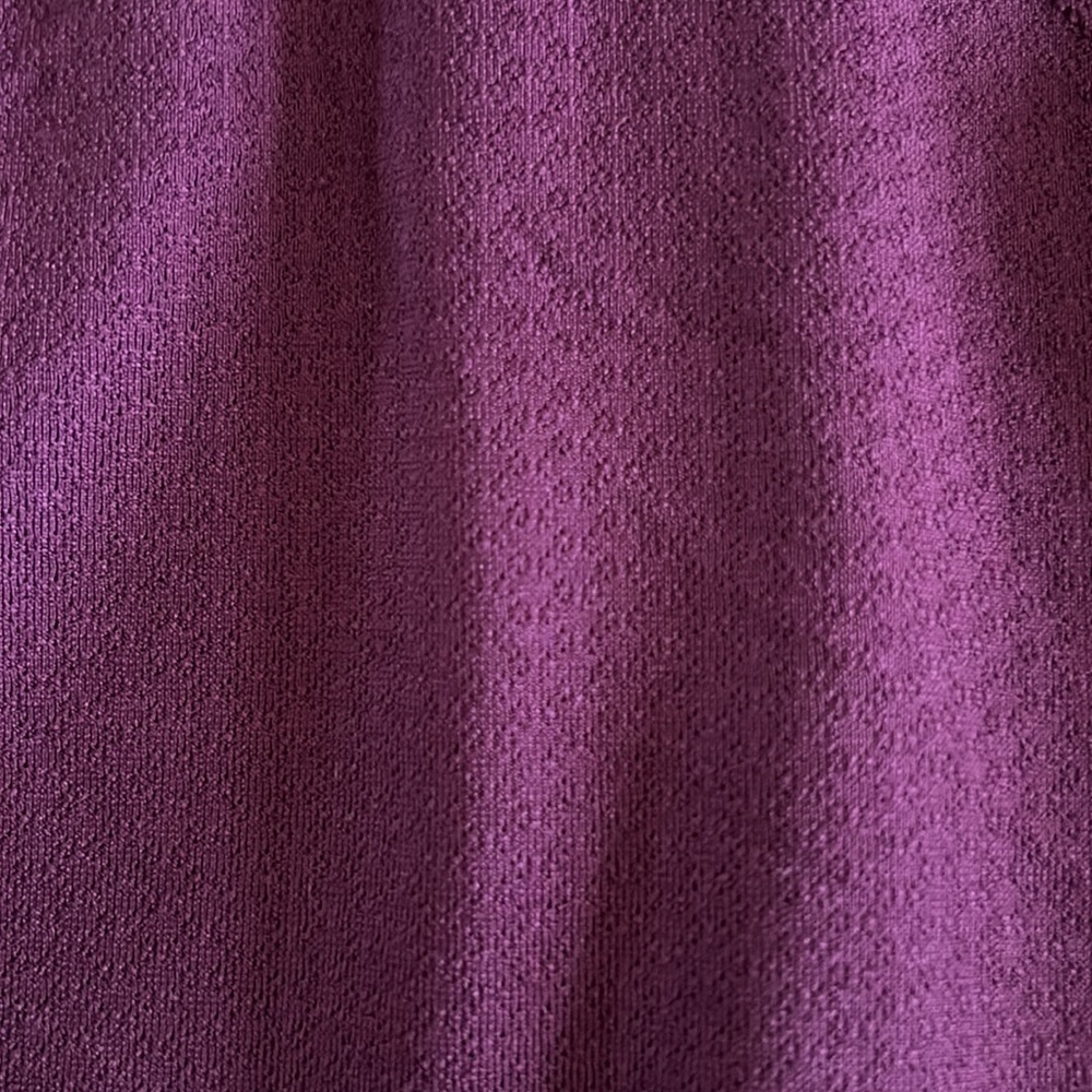 Lululemon tank top with build in bra - Picture 5 of 9